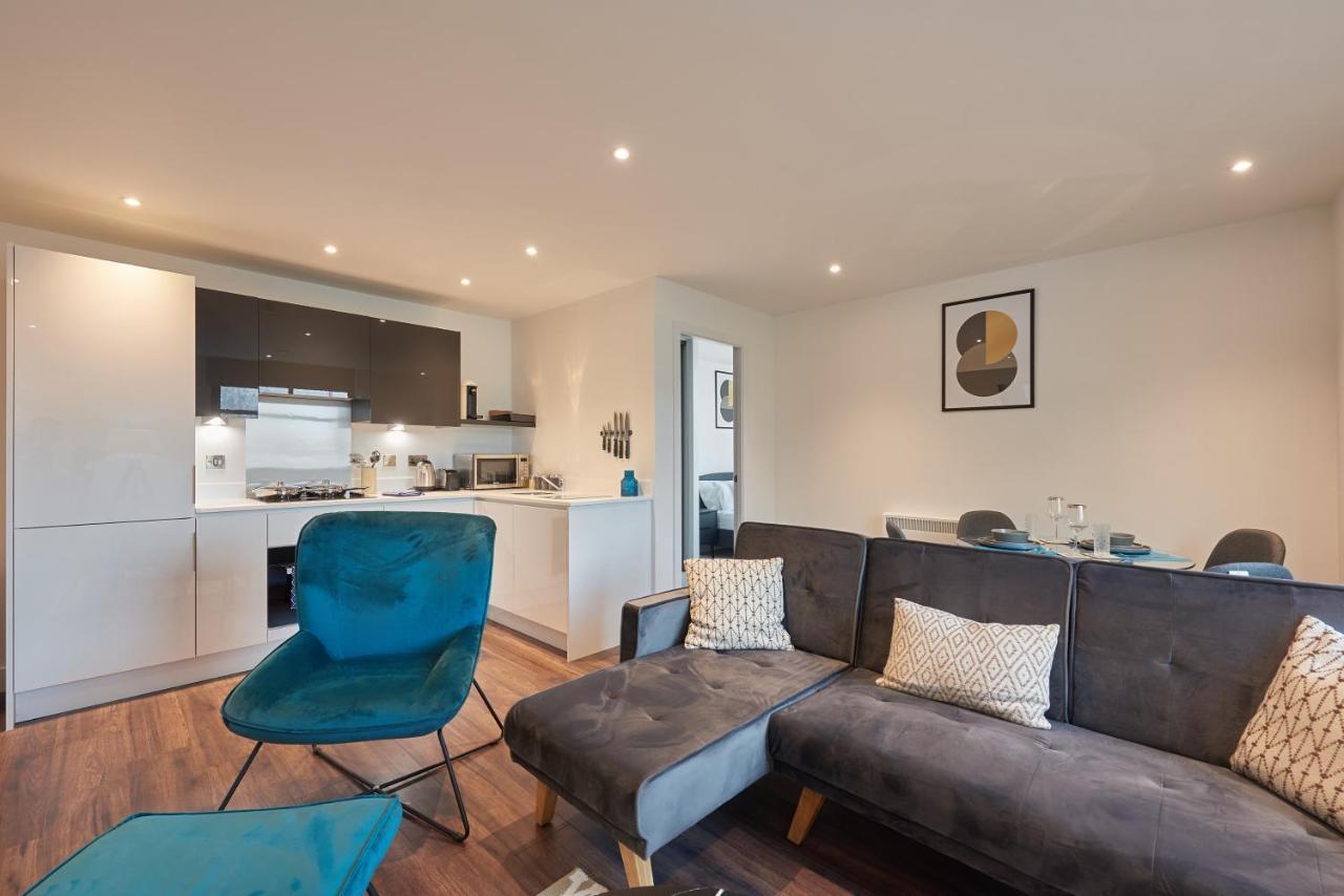 Seven Living Slough - Free Parking & Fast Wi-Fi Apartment Екстериор снимка