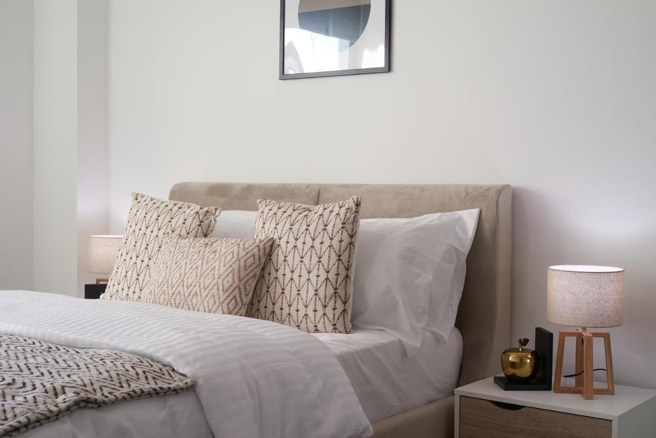 Seven Living Slough - Free Parking & Fast Wi-Fi Apartment Екстериор снимка
