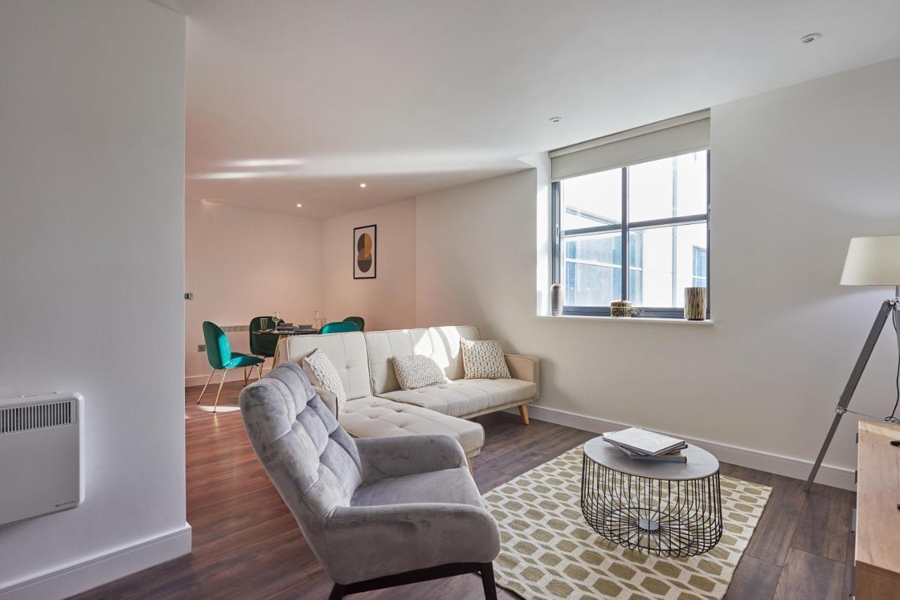 Seven Living Slough - Free Parking & Fast Wi-Fi Apartment Екстериор снимка