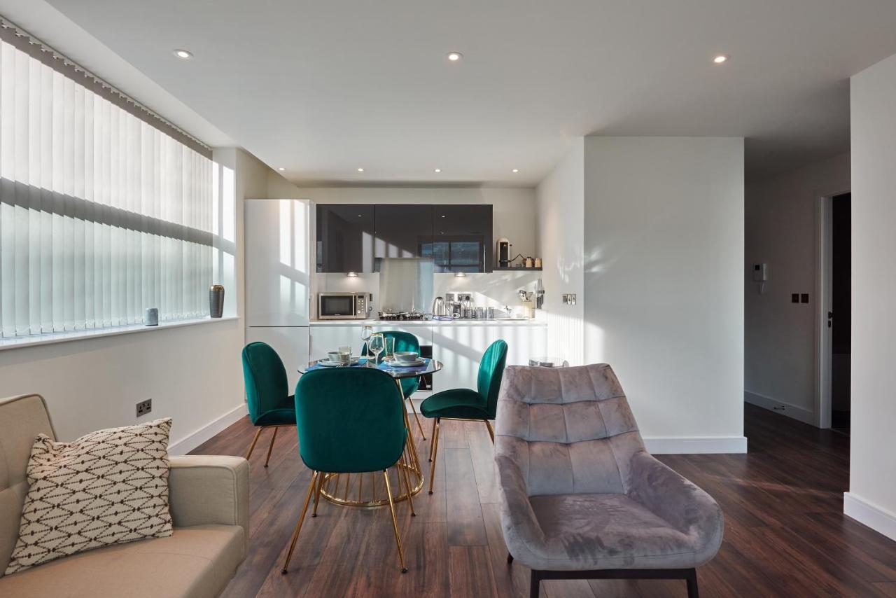 Seven Living Slough - Free Parking & Fast Wi-Fi Apartment Екстериор снимка