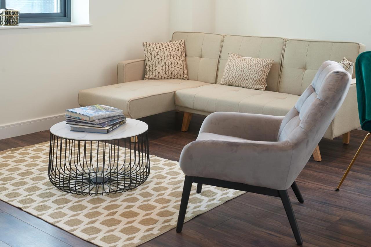 Seven Living Slough - Free Parking & Fast Wi-Fi Apartment Екстериор снимка